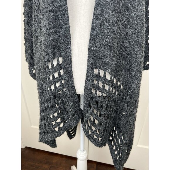 Do Everything in Love Shawl Wrap Kimono One Size Gray Open Front Crocheted Warm - Picture 3 of 11